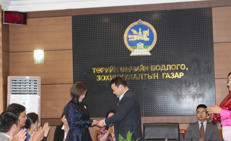 ТӨРИЙН ӨМЧИЙН БОДЛОГО, ЗОХИЦУУЛАЛТЫН ГАЗРЫН ЗАРИМ АЛБАН ХААГЧДЫГ ШАГНАВ